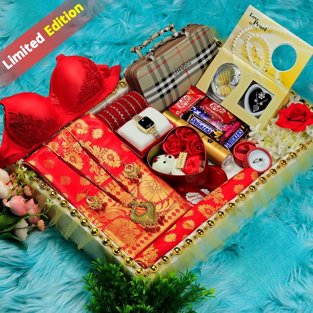 কাতান লাল শাড়ী কম্ব